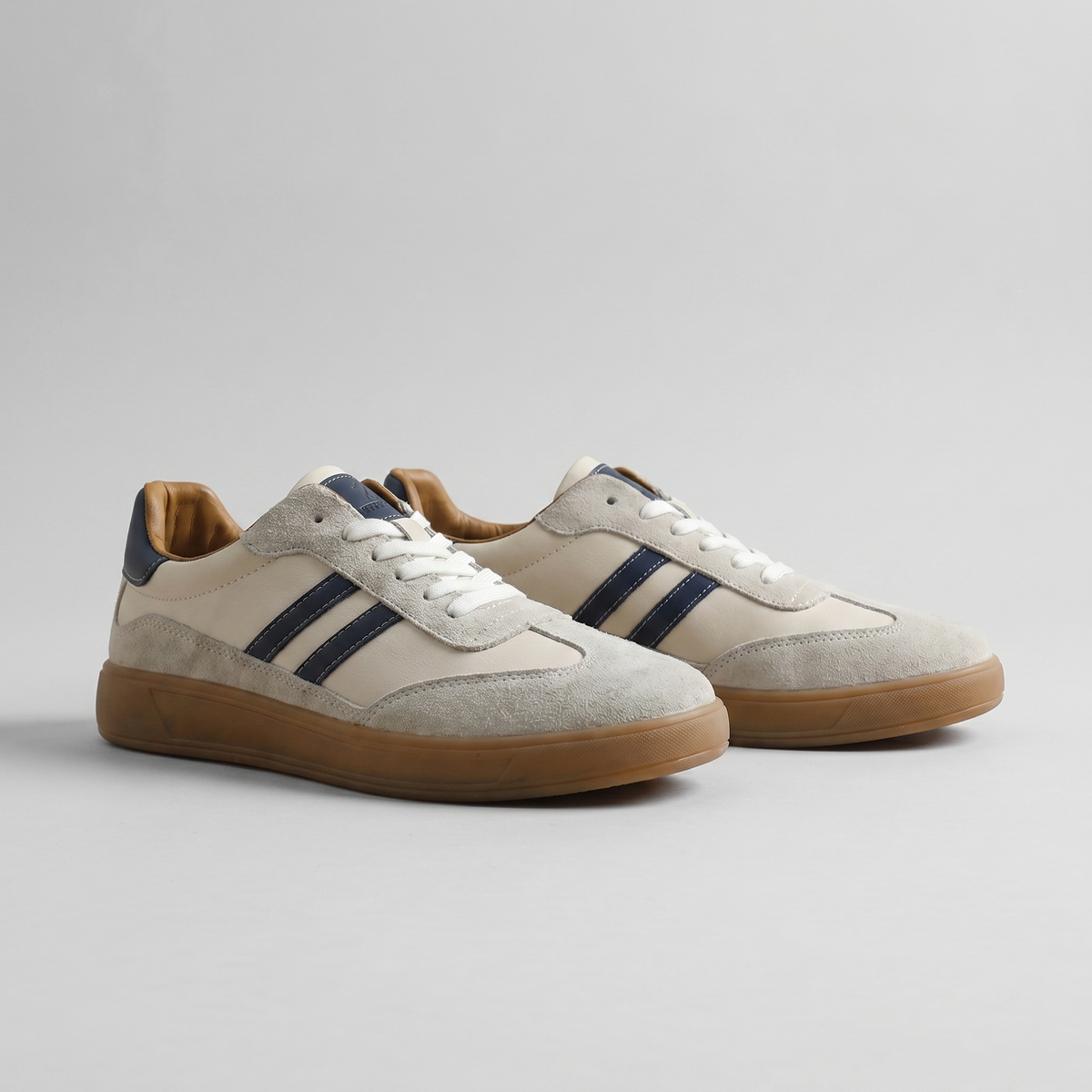 Men's Classic Retro Sneakers – Breathable Mesh Lace-Up Casual Shoes