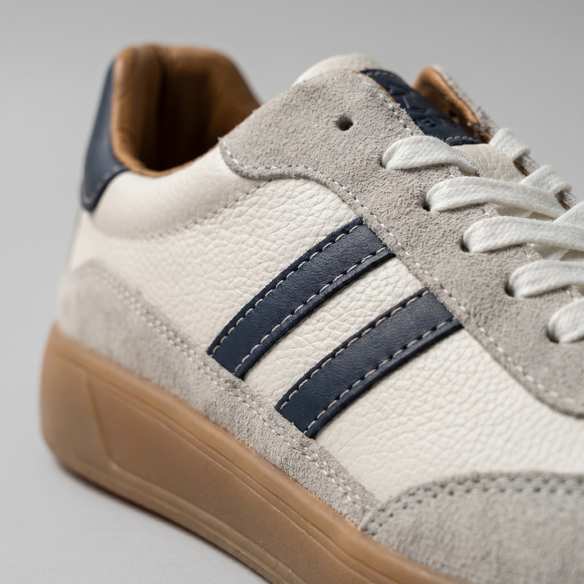 Men's Classic Retro Sneakers – Breathable Mesh Lace-Up Casual Shoes